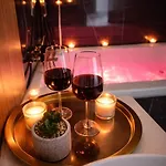 Romantic Sea View With Jacuzzi In Center Apartment