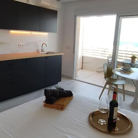 Chill Out Jacuzzi & Sea Views *
