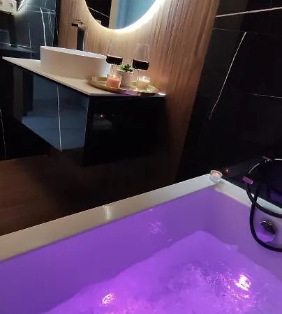 Chill Out Jacuzzi & Sea Views