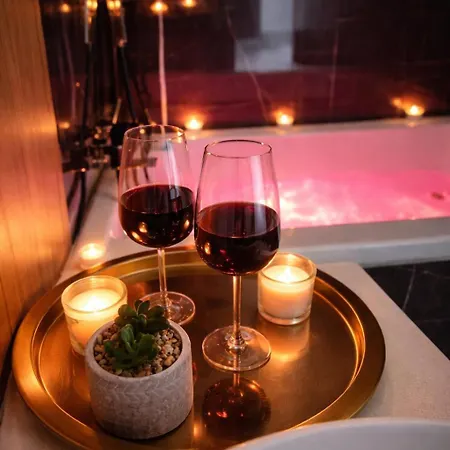 Romantic Sea View With Jacuzzi In Center Apartment