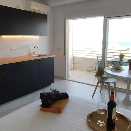 Chill Out Jacuzzi & Sea Views *